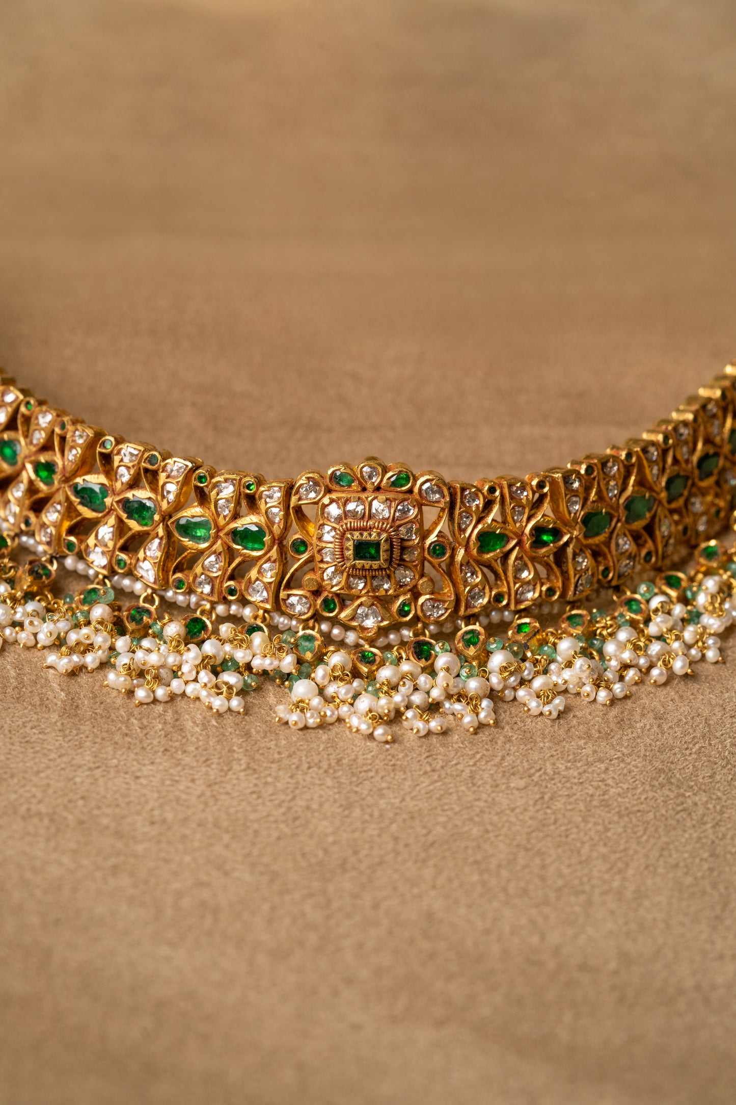 Emerald and uncut diamond choker